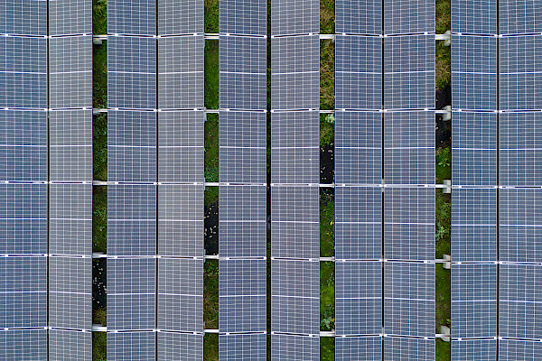 Graphic patterns made of solar cells – drone view of the photovoltaic installation at Westside Bern.