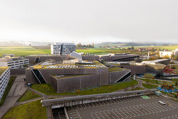 Drone perspective on the solar panels at Westside Bern – structure, scale and design from above.